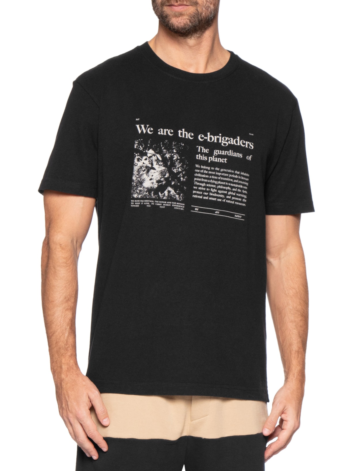 Camiseta Masculina Manga Curta Gola Careca Vintage E-Brigade News Preto Osklen