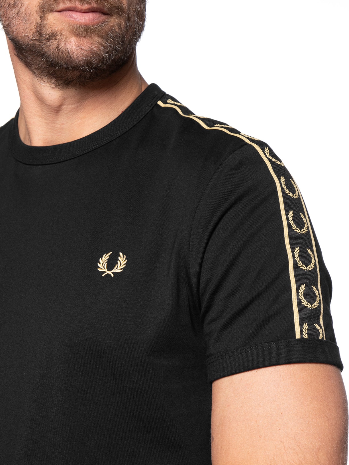 Camiseta Masculina Regular com Faixa Contrastante – Preto Fred Perry