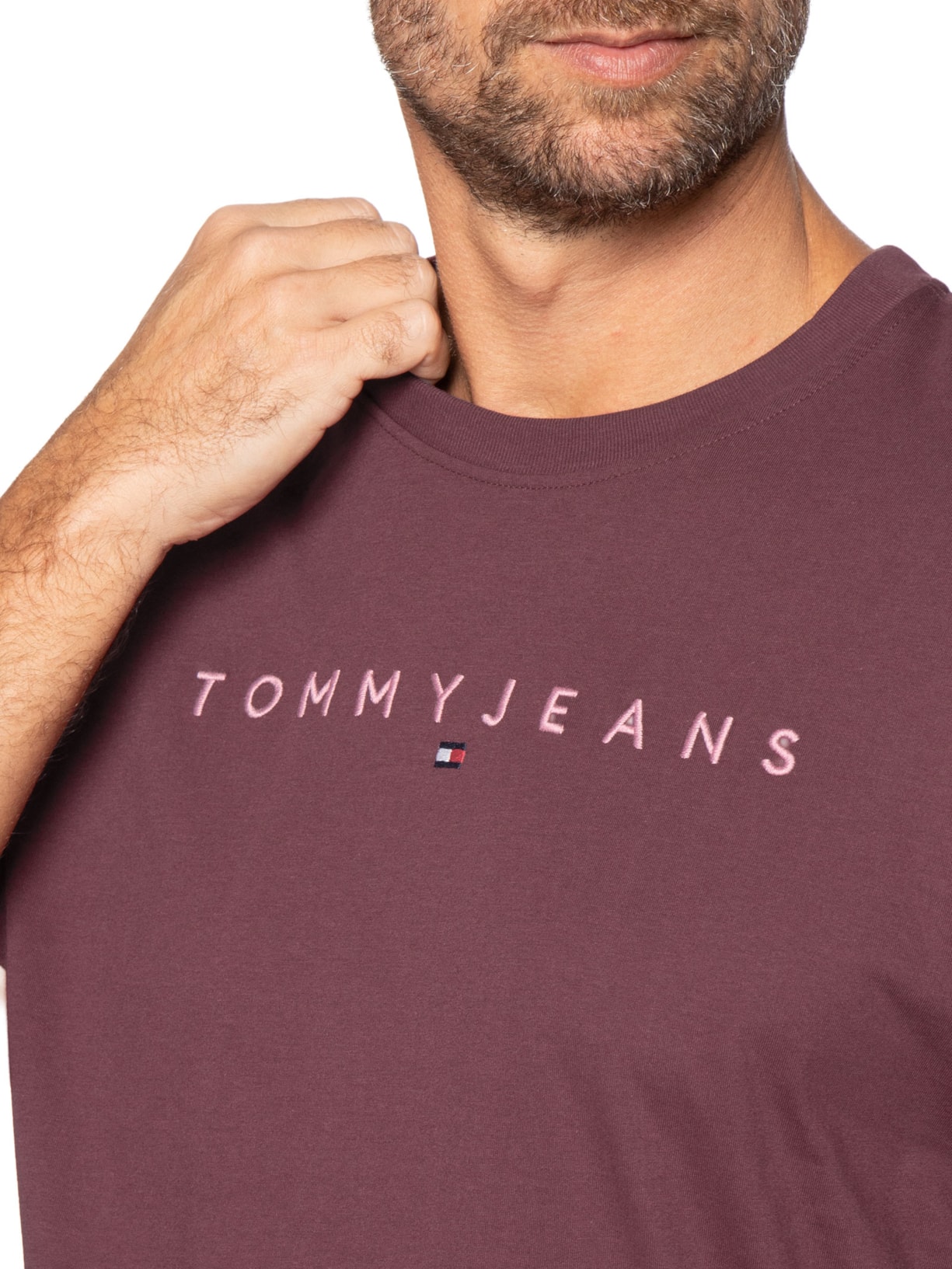 Camiseta Masculina Regular Fit com Logo Vermelho Tommy Jeans