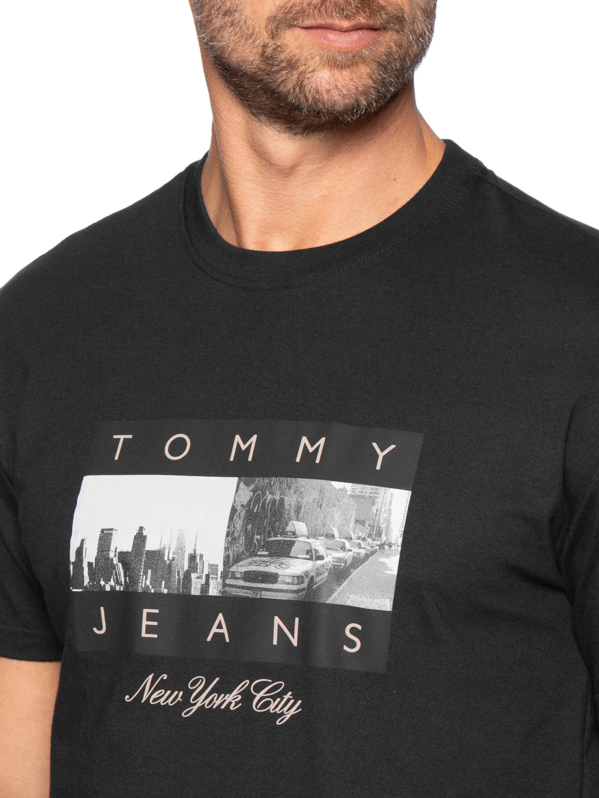 Camiseta Masculina Regular Fit com Silk Preto Tommy Jeans