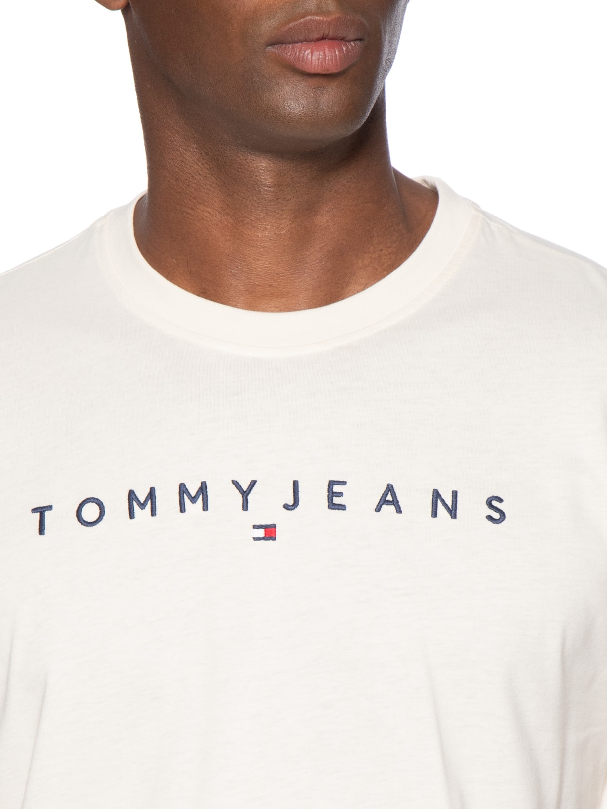 Camiseta Masculina Regular Fit Linear Logo Bordado Branco Tommy Jeans