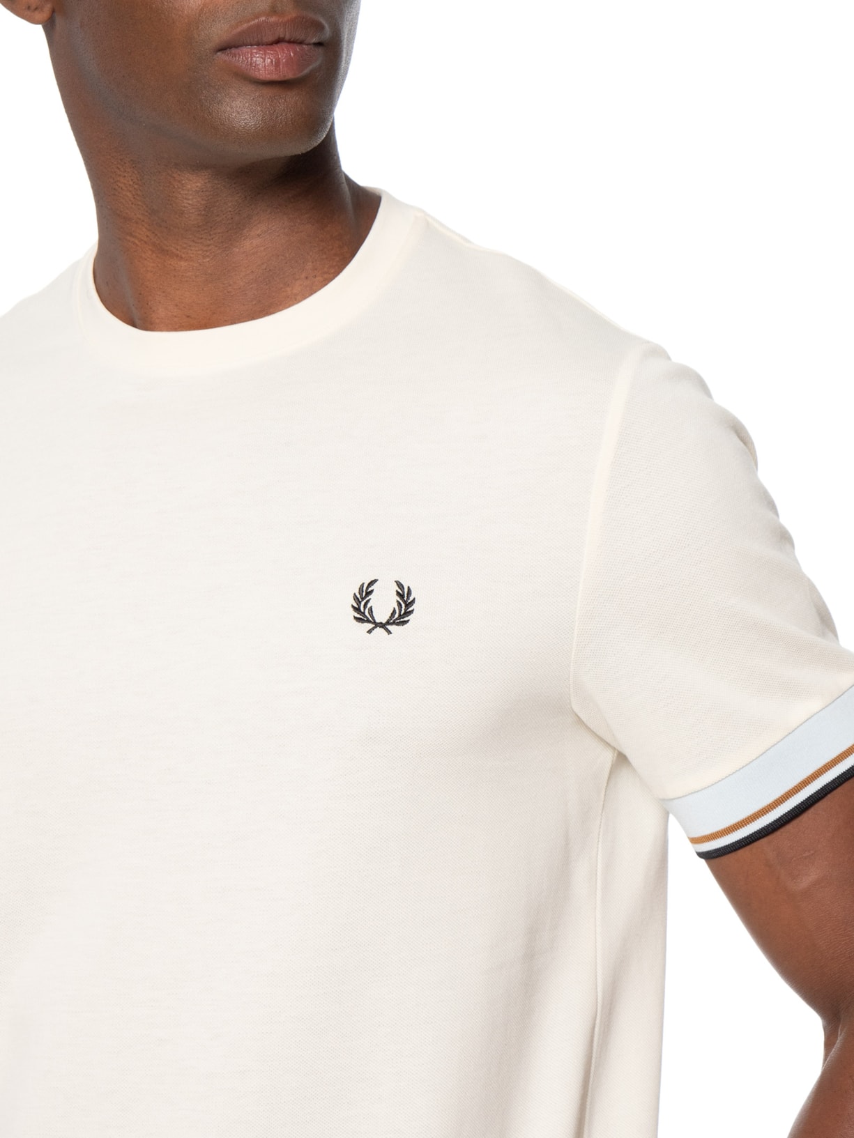 Camiseta Masculina Regular Fit Punho Friso Duplo Em Algodão Bege Fred Perry