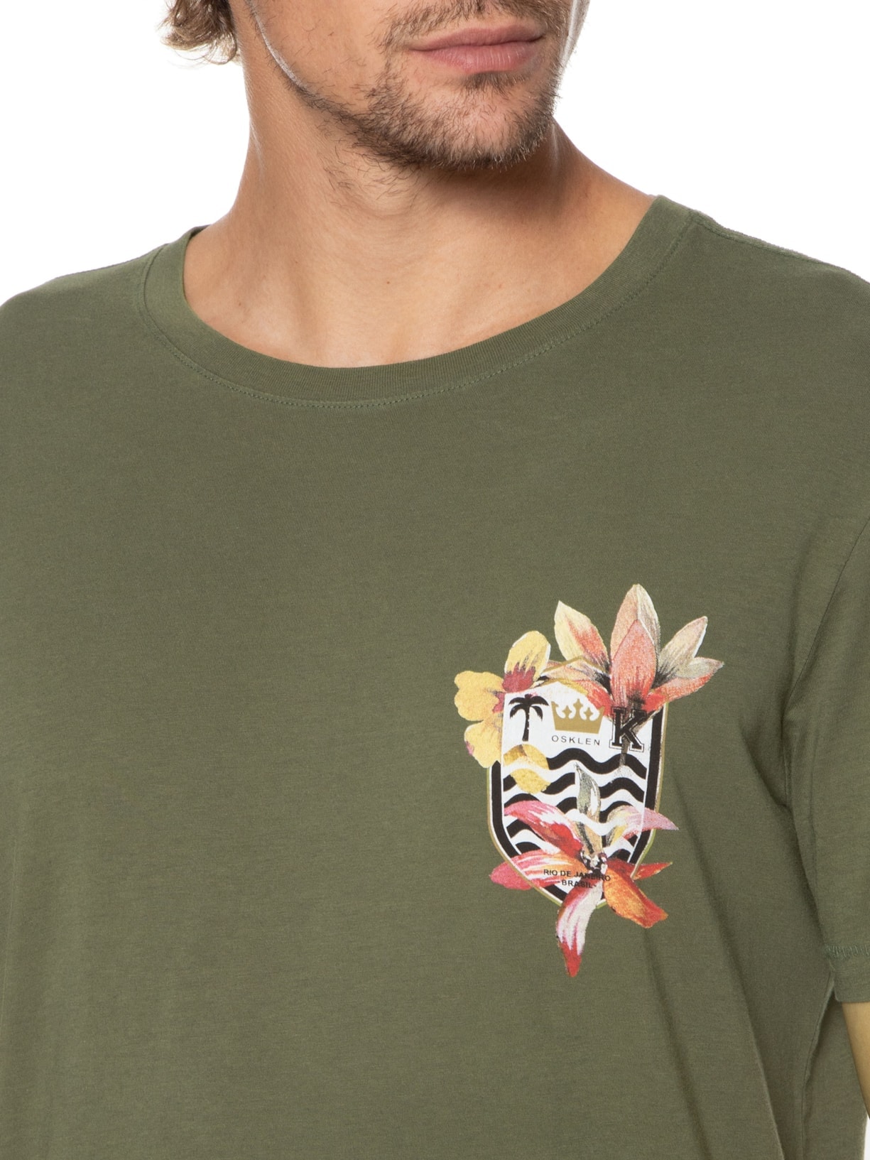 Camiseta Masculina Soft Used Brasao Flores Verde Osklen
