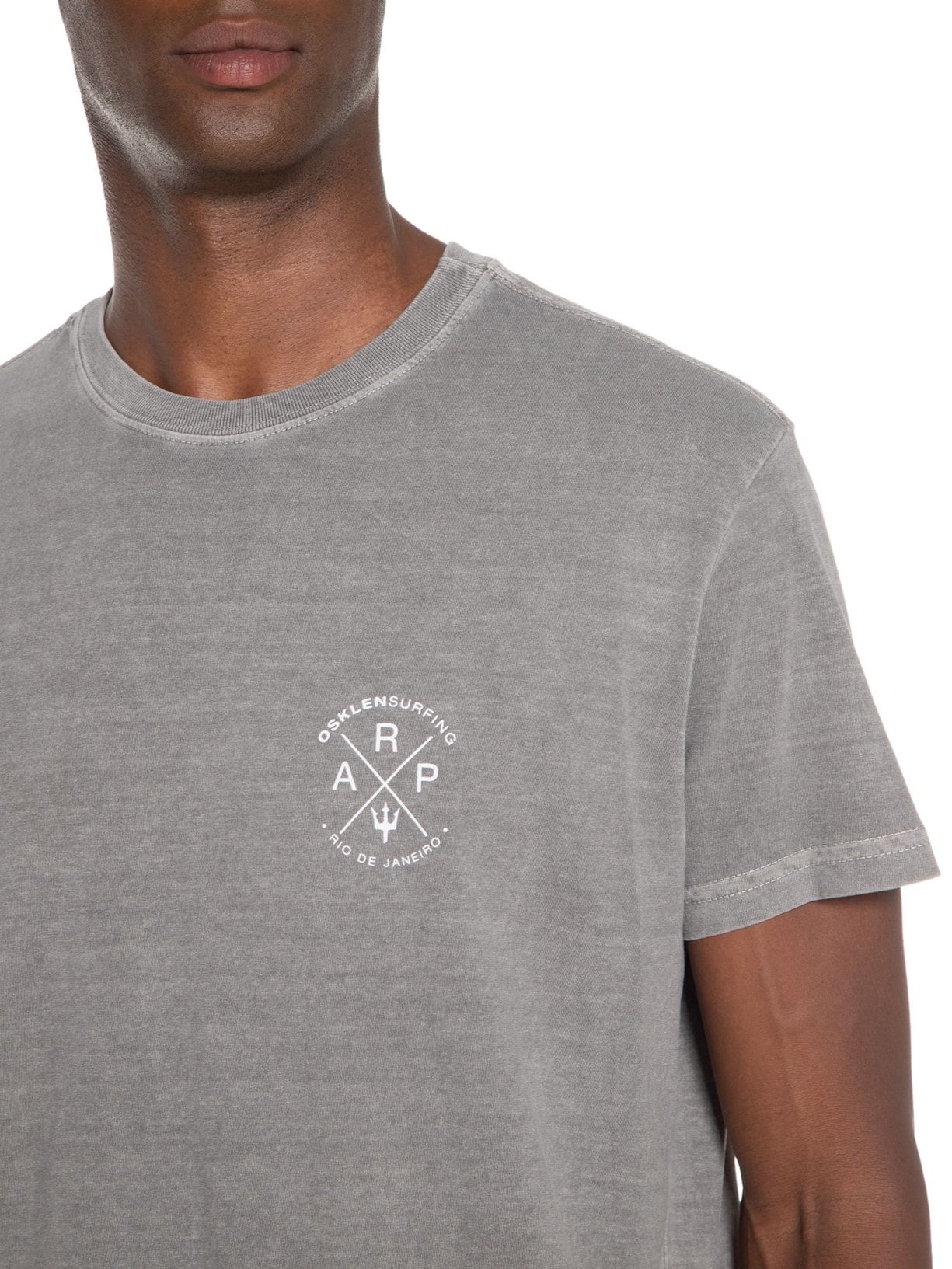 Camiseta Masculina Stone Arpx Patch Cinza Osklen