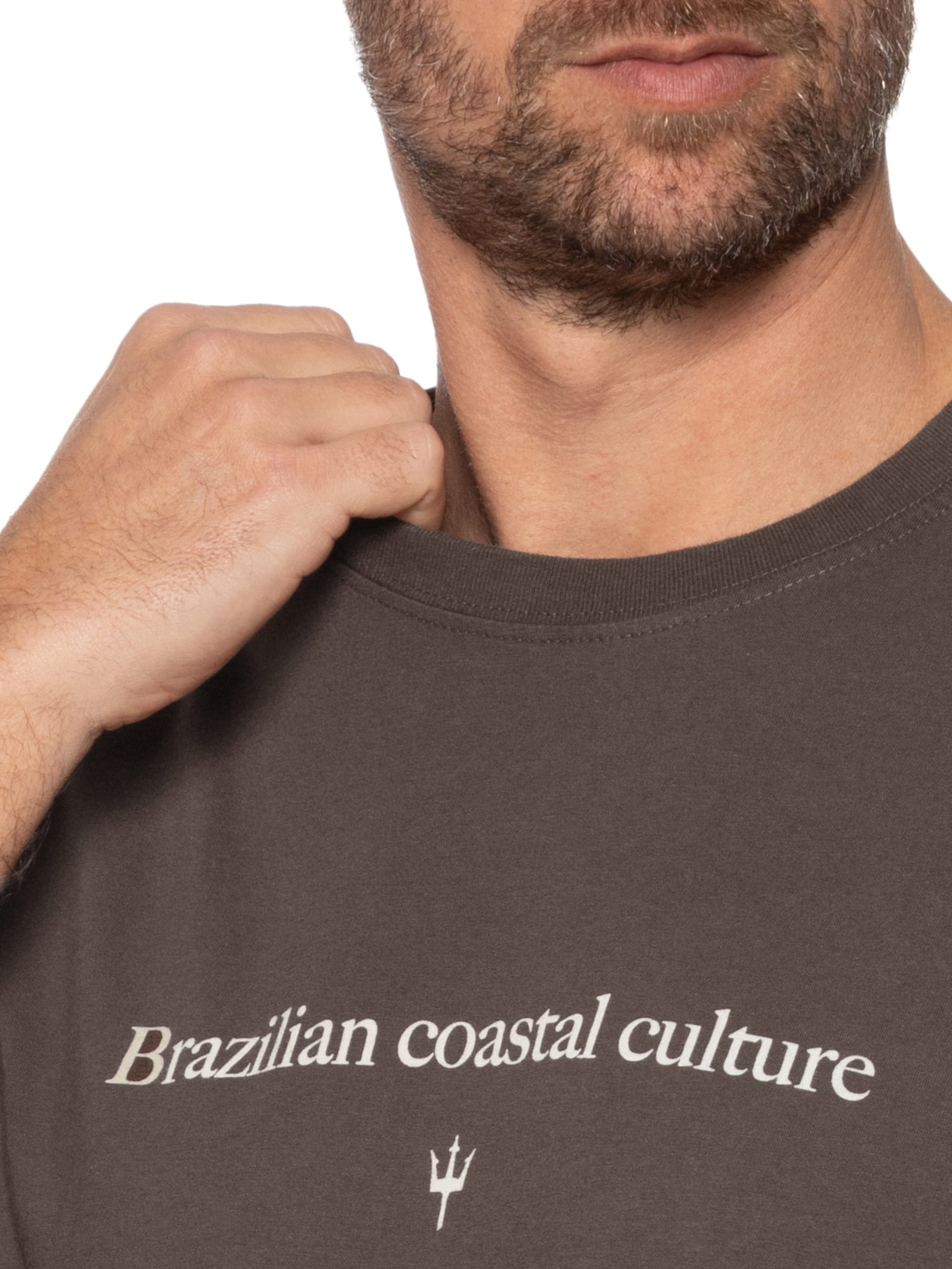 Camiseta Masculina Vintage Brazilian Coastal Manga Curta Marrom Osklen
