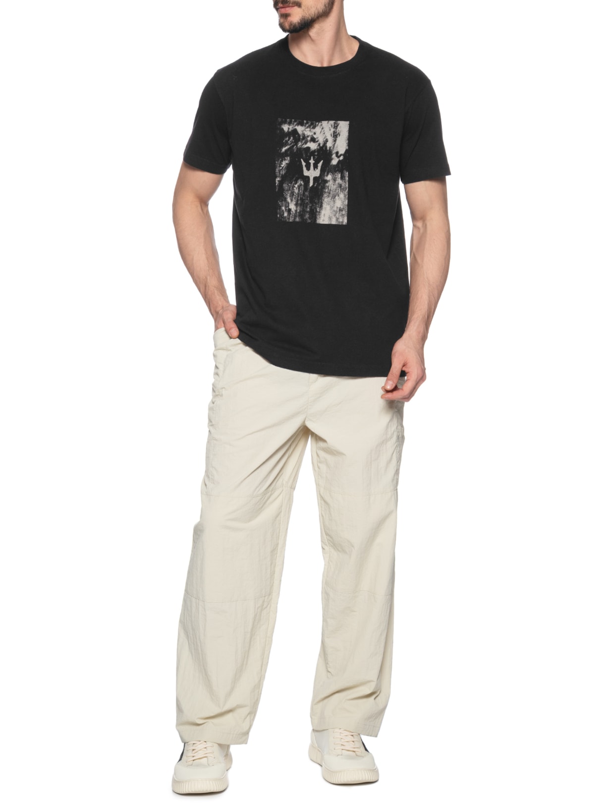 Camiseta Masculina Vintage Tridente Areia Manga Curta Preto Osklen