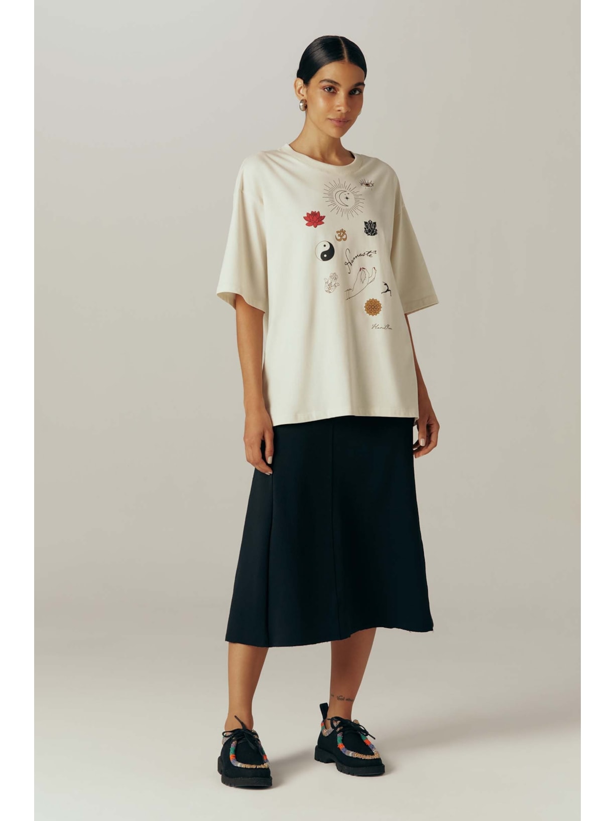 Camiseta Oversized Creme Algodão Symbols Yogini