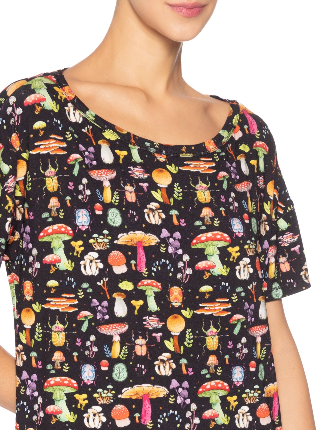 Camisola Curta Viscose Floresta Preto Jogê