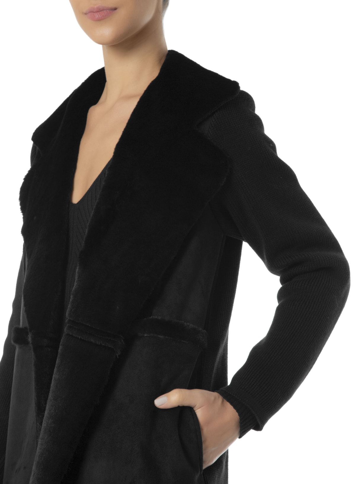 Casaco Feminino Alongado Em Gamulã Preto Anselmi