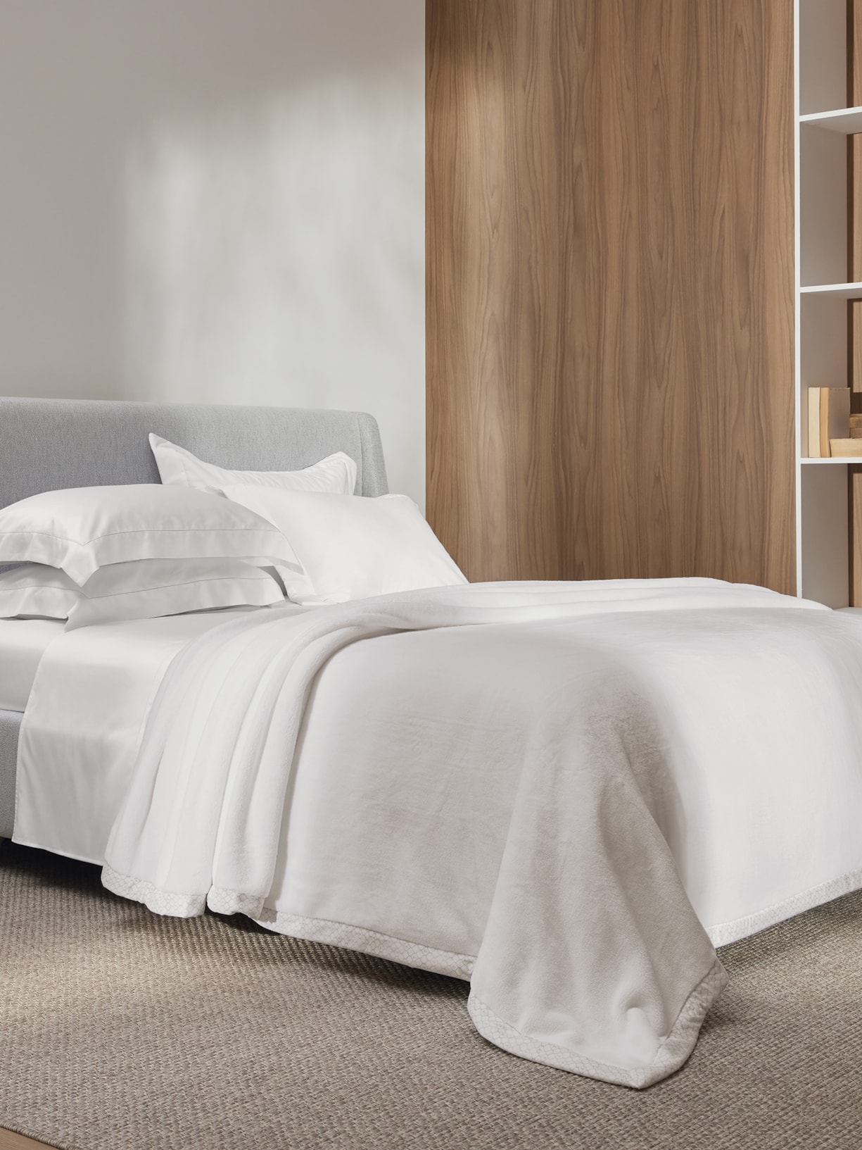 Cobertor Casal Microfibra Aveludado Branco Trussardi