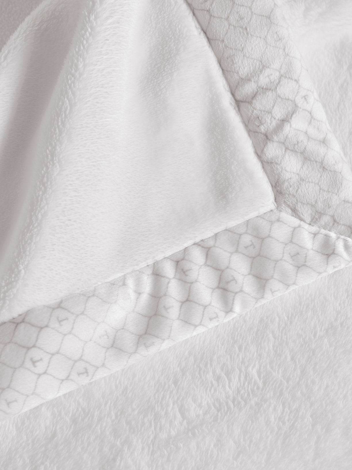 Cobertor Casal Microfibra Aveludado Branco Trussardi