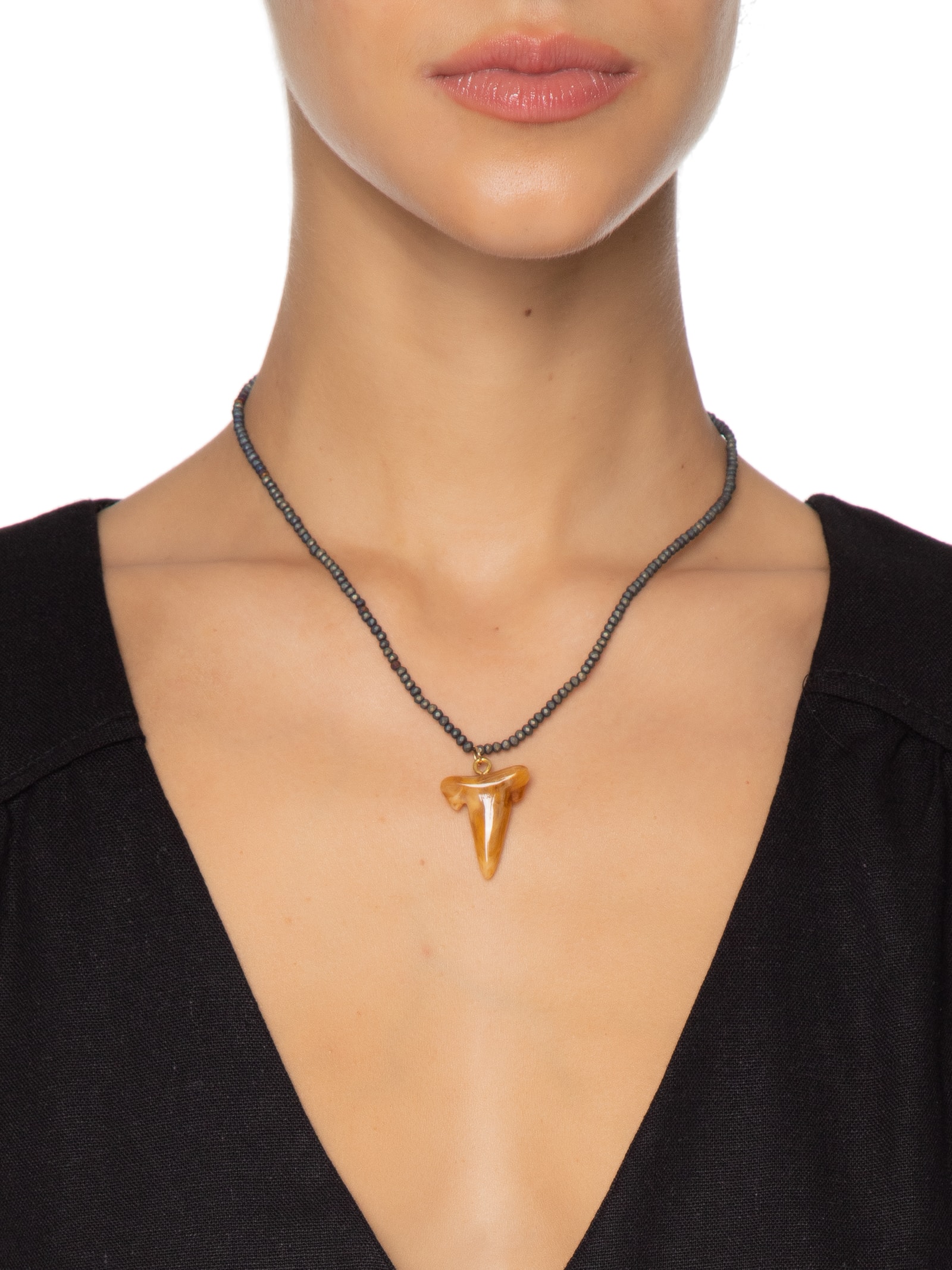 Colar Feminino Dente De Tubarão - Marrom - Shop2gether