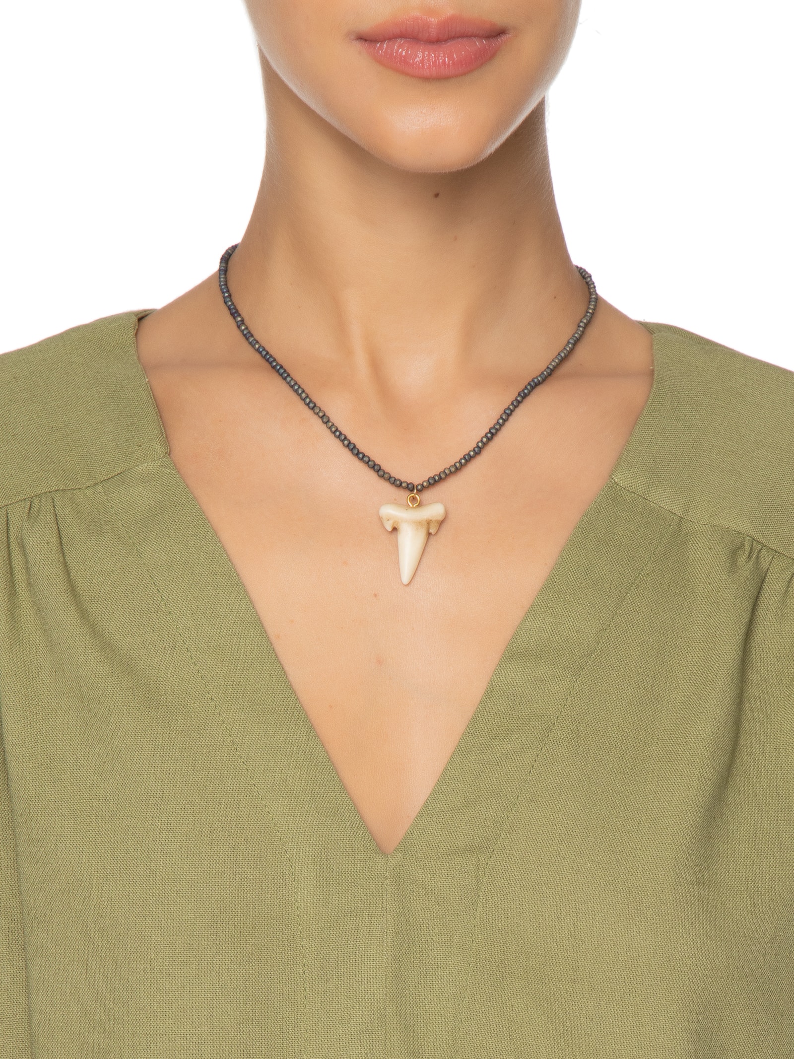 Colar Feminino Dente De Tubarão - Off White - Shop2gether