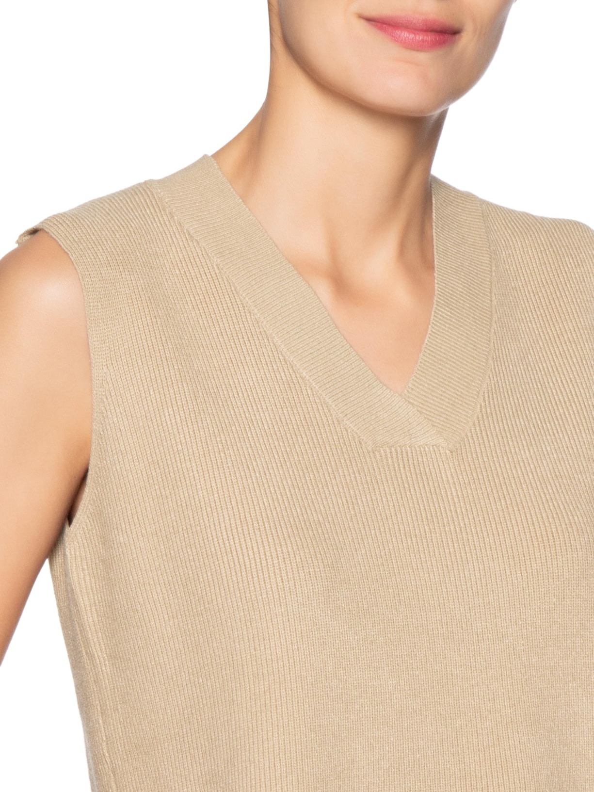 Colete Feminino em Tricot Gola V – Bege Basiq