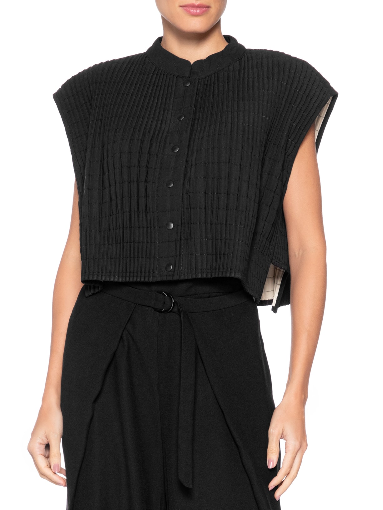 Colete Feminino Plissê Matelassê Curto – Preto Osklen