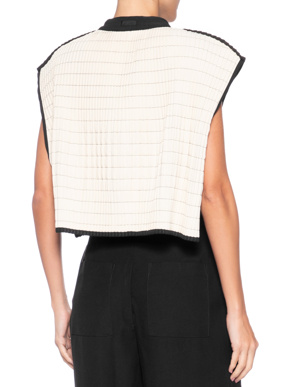 Colete Feminino Plissê Matelassê Curto – Preto Osklen