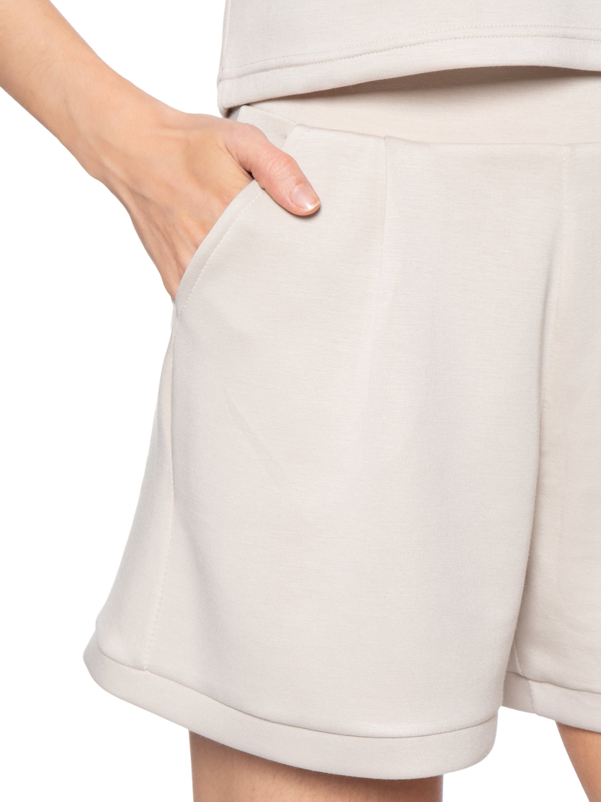 Conjunto Feminino Polo e Short Comfy Bege Basiq