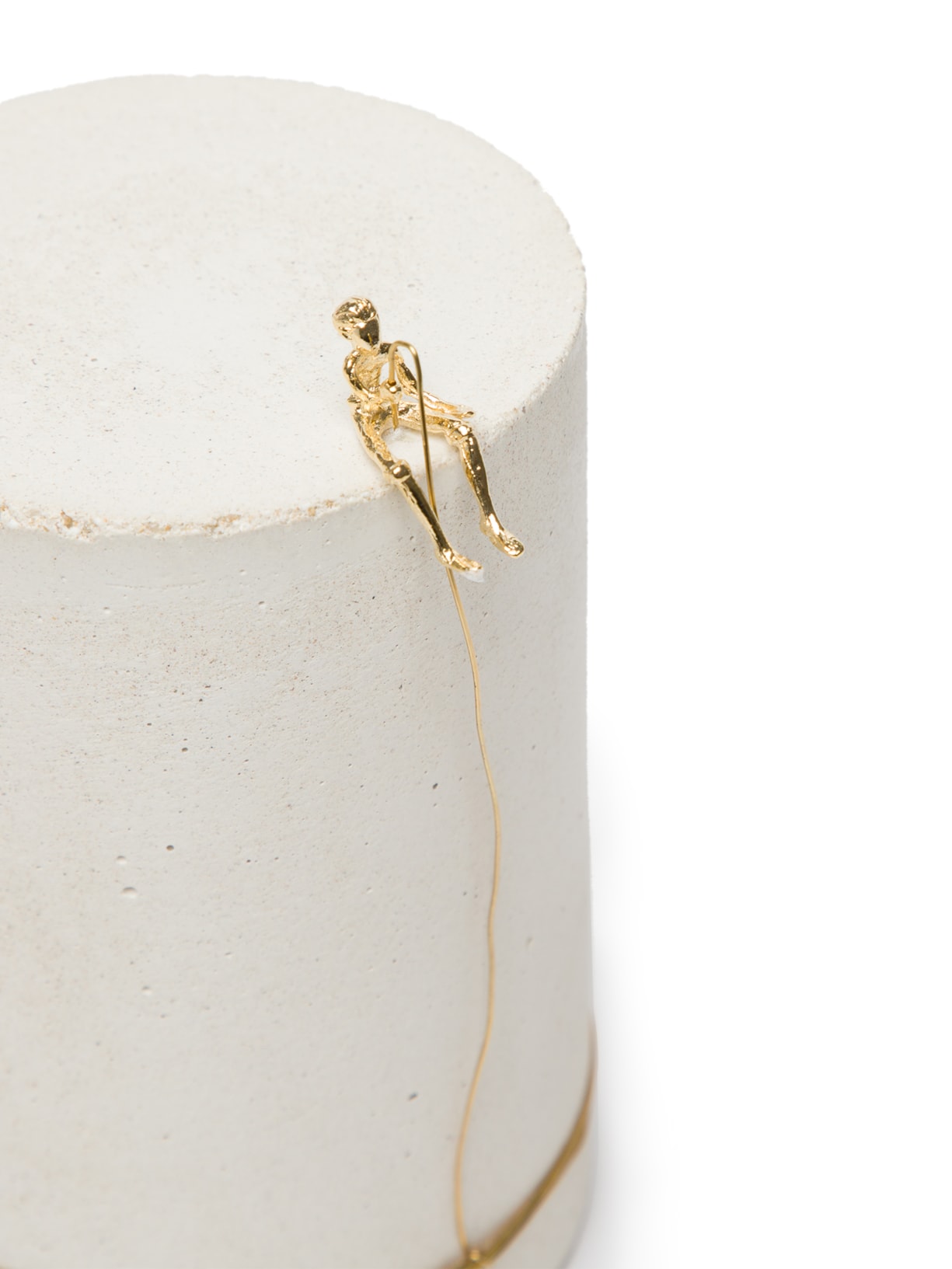 Escultura N5 Série Pescador Dourado Iludi Design