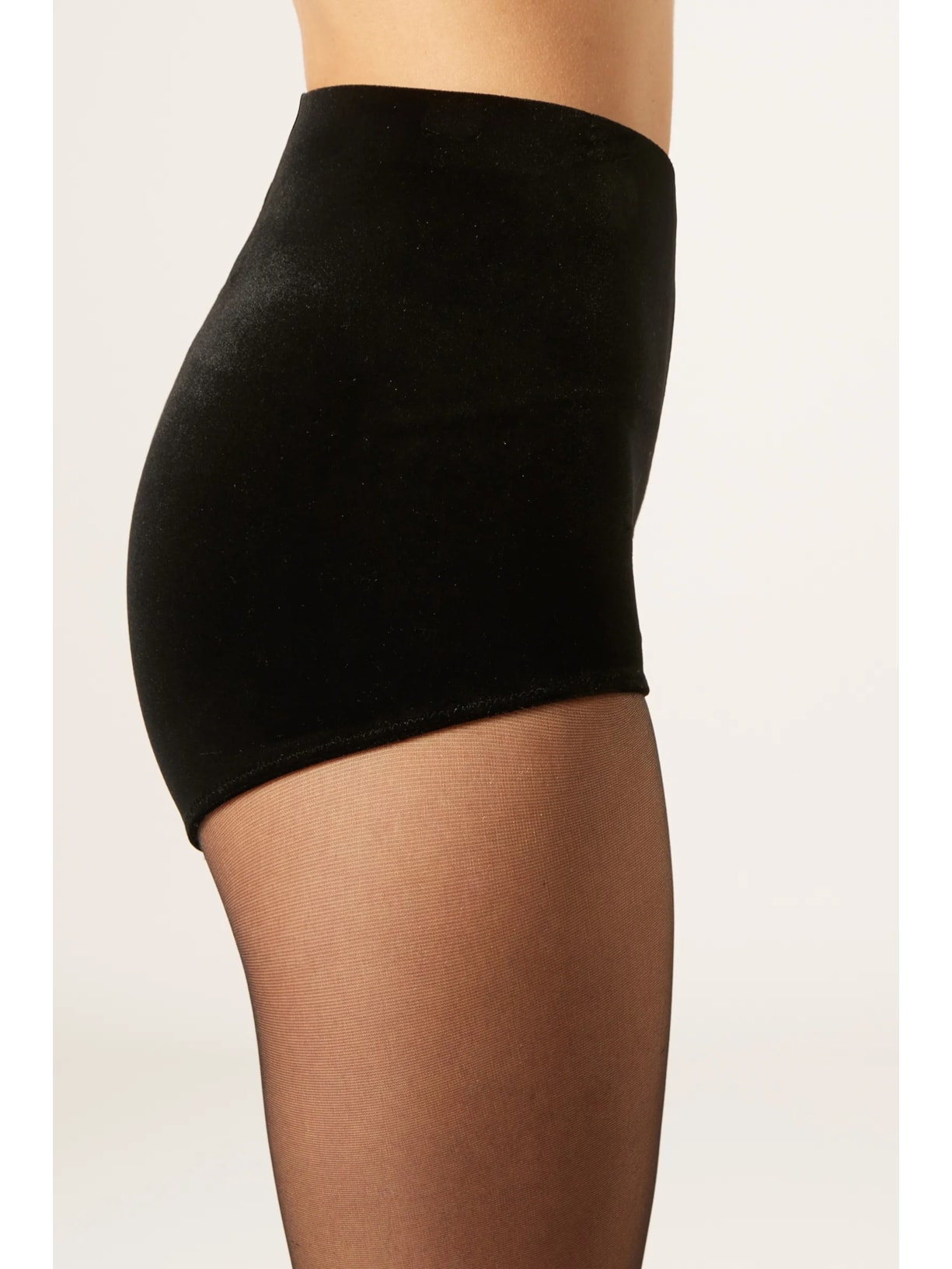 Hot Pant Em Veludo Preto Calzedonia