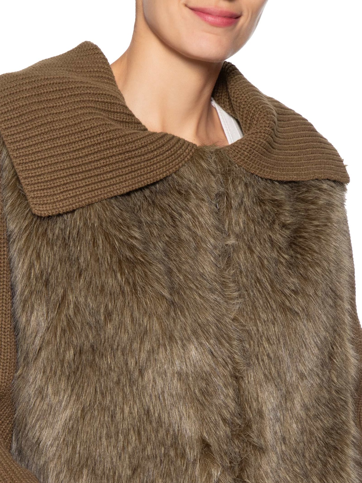 Jaqueta Feminina De Pelo Acabamentos Em Tricot Marrom Animale Jeans