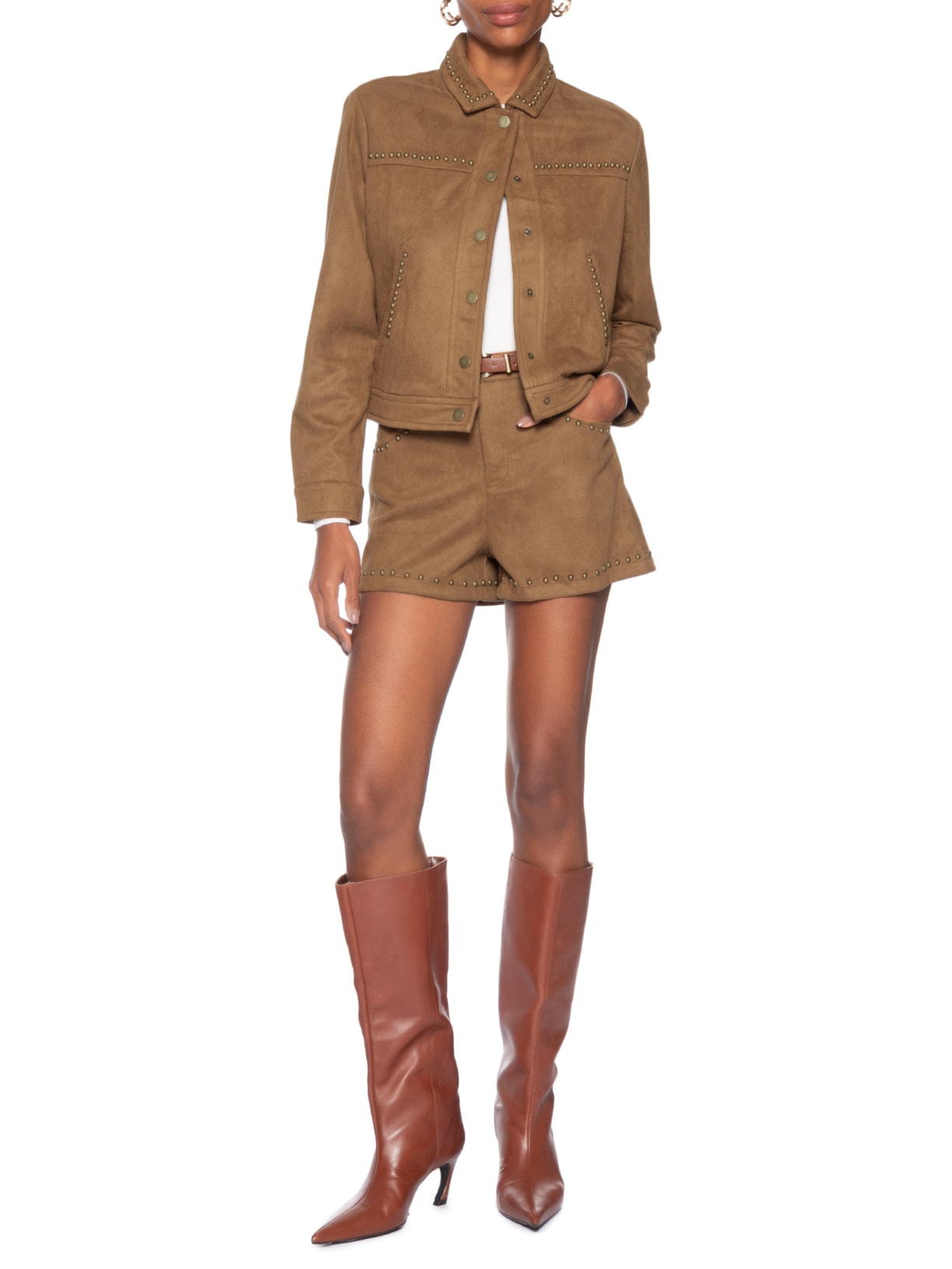 Jaqueta Feminina em Suede com Tachas Marrom Market 33
