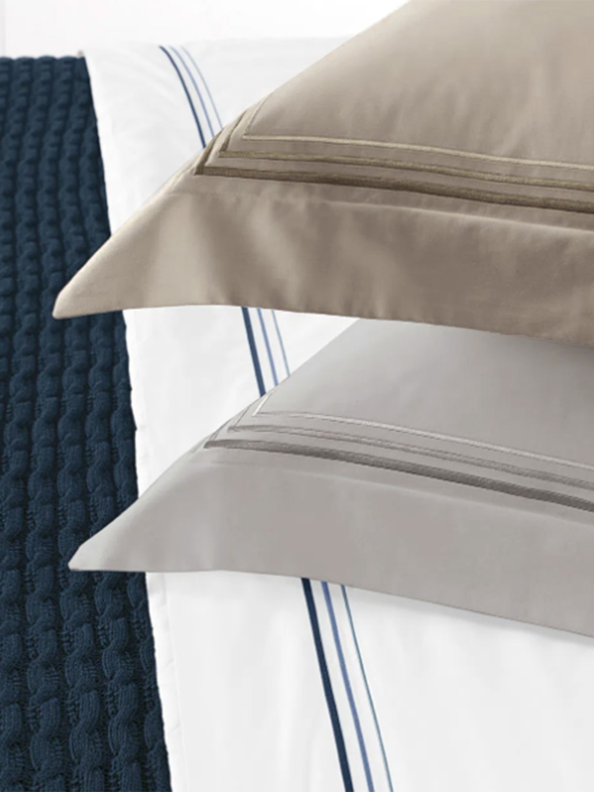 Jogo De Lençol Fortore Queen Em Cetim 300 Fios 4 Peças Cinza Trussardi