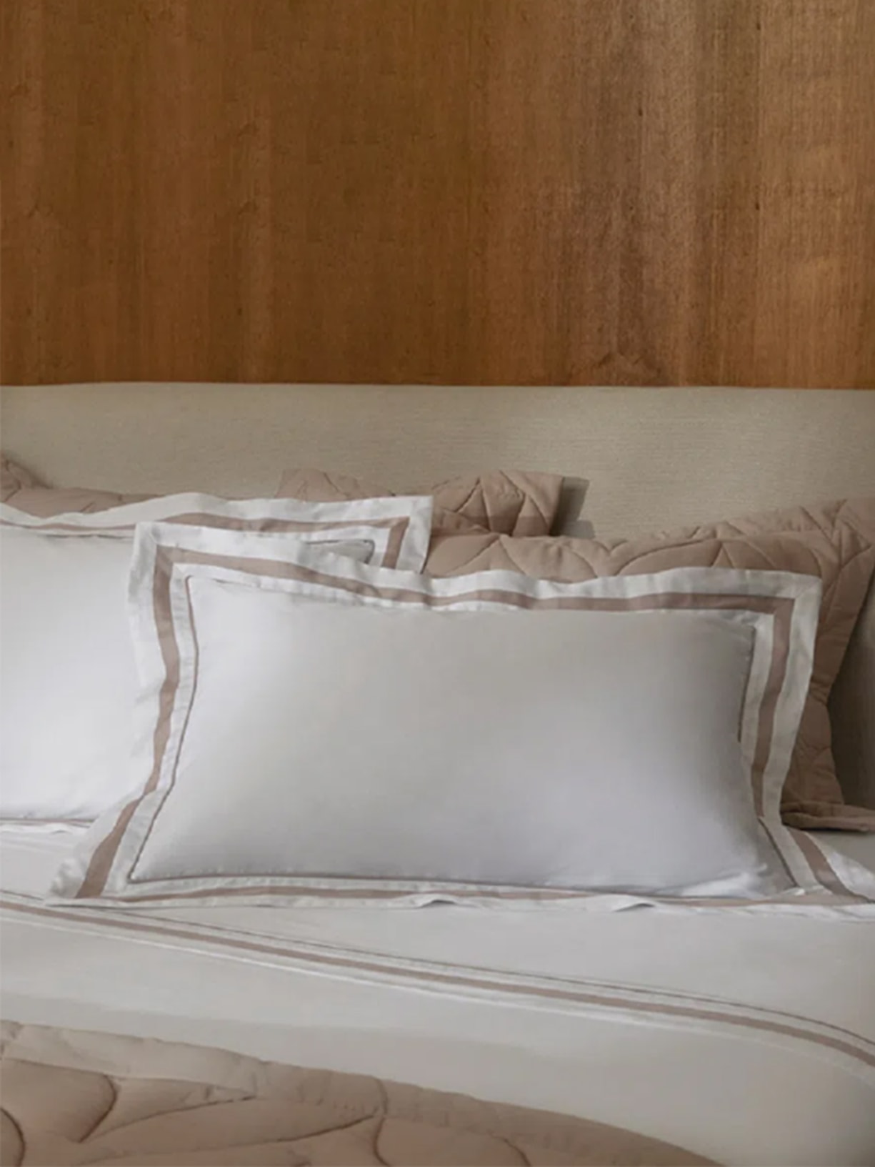 Jogo De Lençol Meridiana King Em Cetim 300 Fios 4 Peças Bege Trussardi