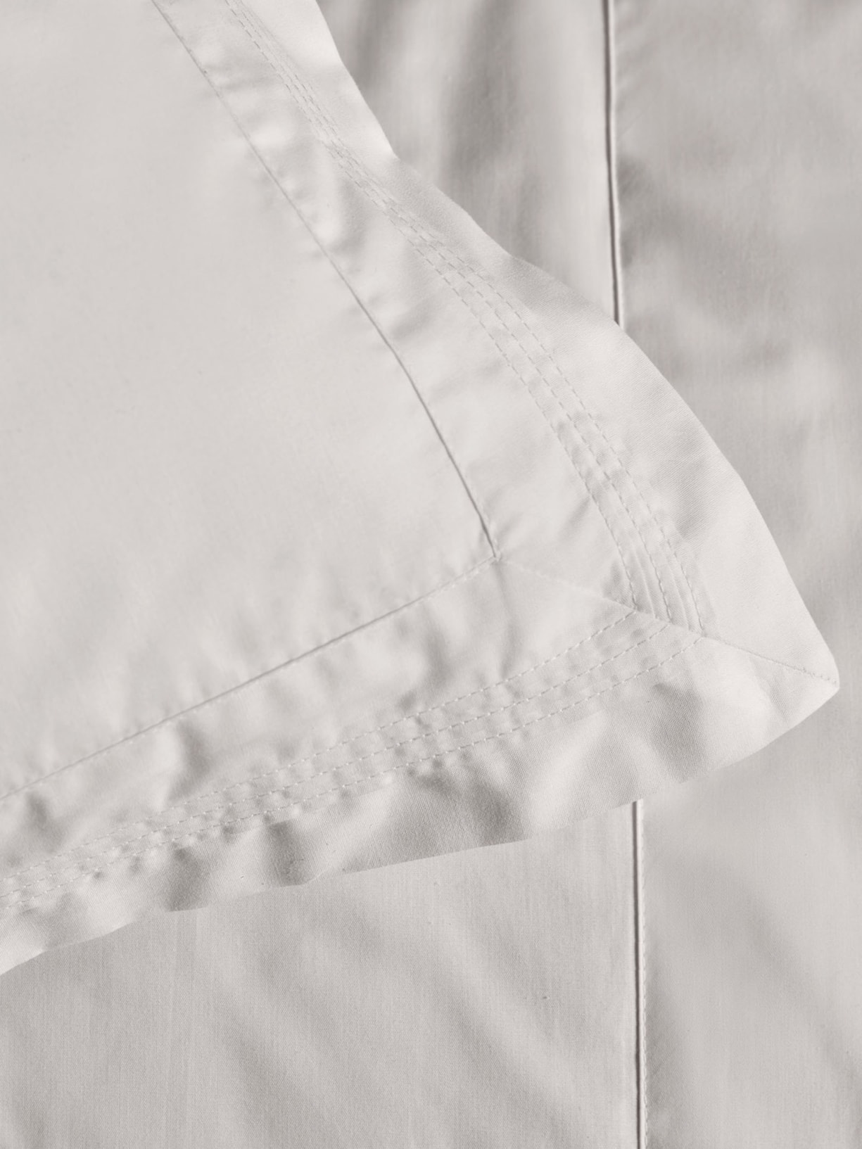 Jogo de Lençol San Felice Percal 200 fios Queen Branco Trussardi