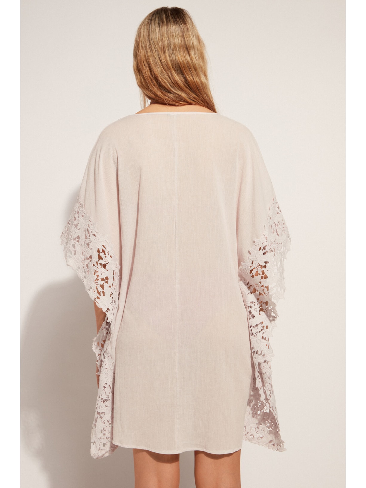 Kaftan Em Renda Macramê Com Flores Bege Calzedonia