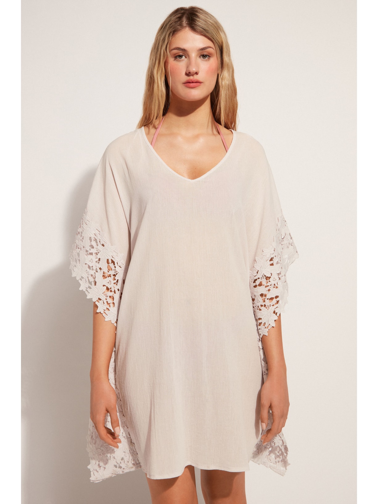 Kaftan Em Renda Macramê Com Flores Bege Calzedonia