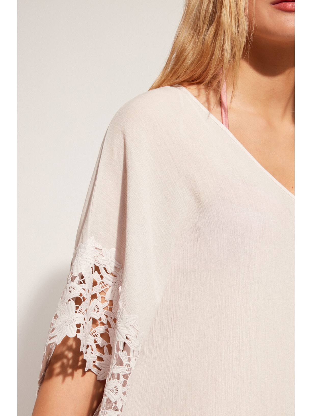 Kaftan Em Renda Macramê Com Flores Bege Calzedonia