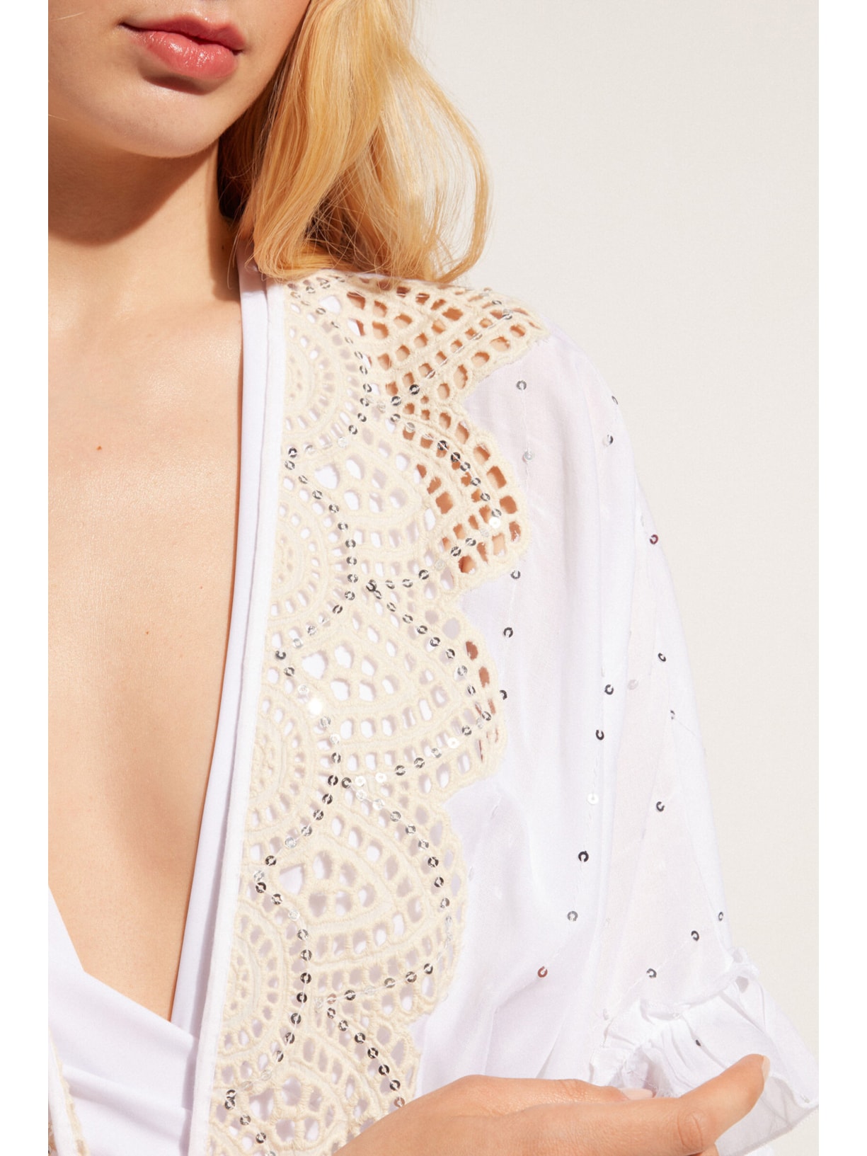 Kaftan Estilo Quimono Com Bordado Inglês e Paetês Branco Calzedonia