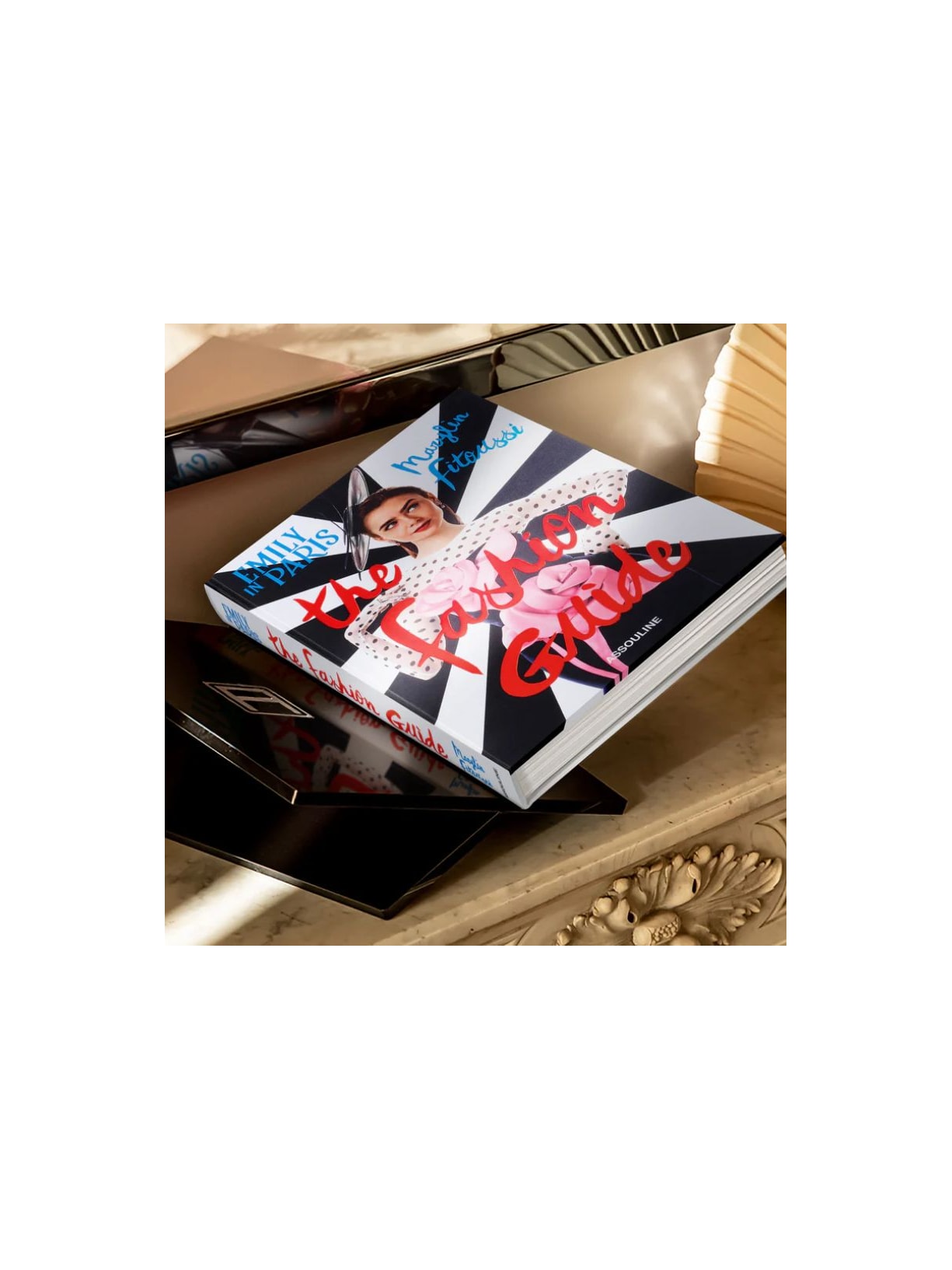 LIVRO EMILY IN PARIS: THE FASHION GUIDE Assouline