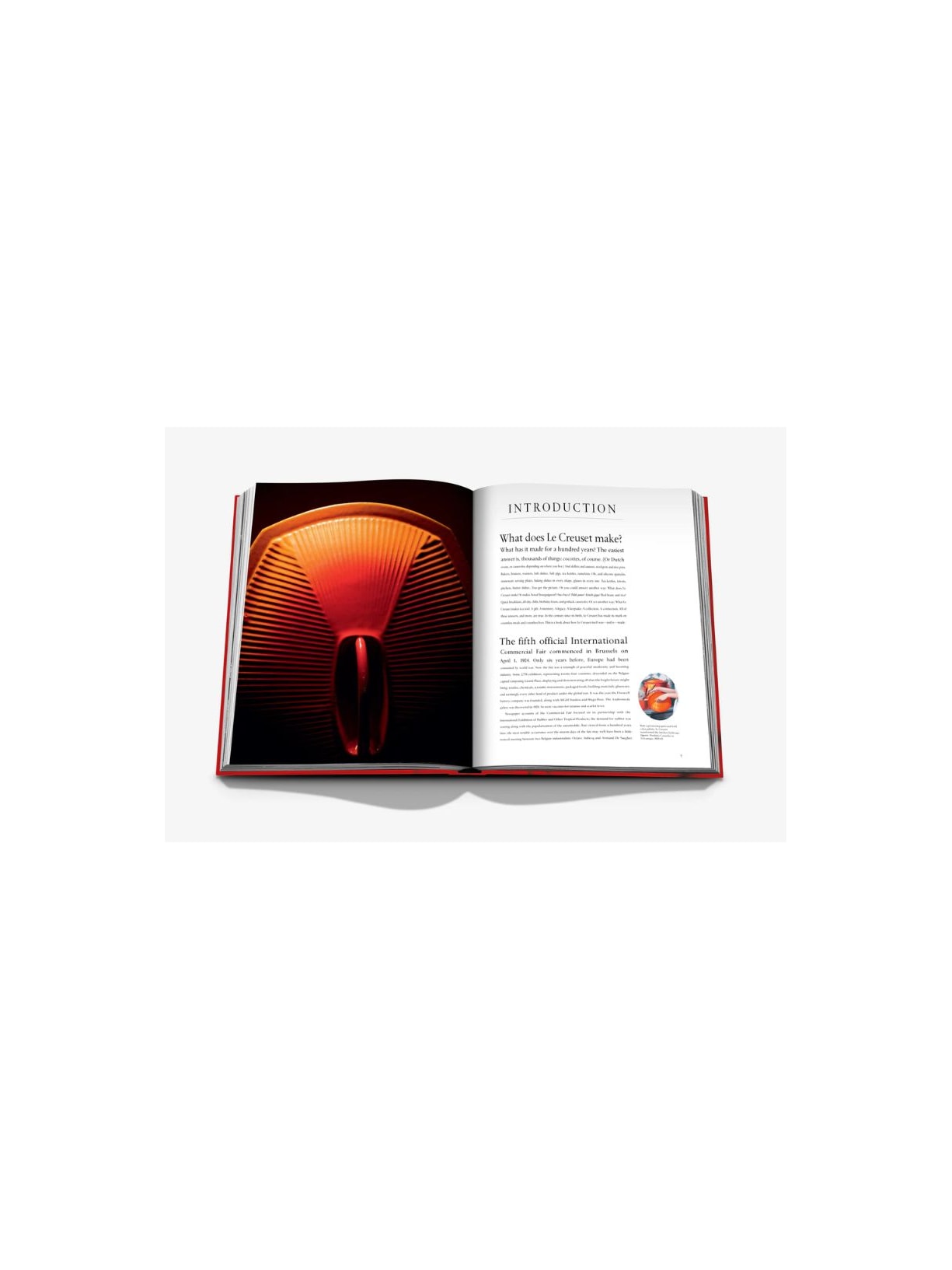 LIVRO LE CREUSET: A CENTURY OF COLORFUL COOKWARE_LARANJA Assouline