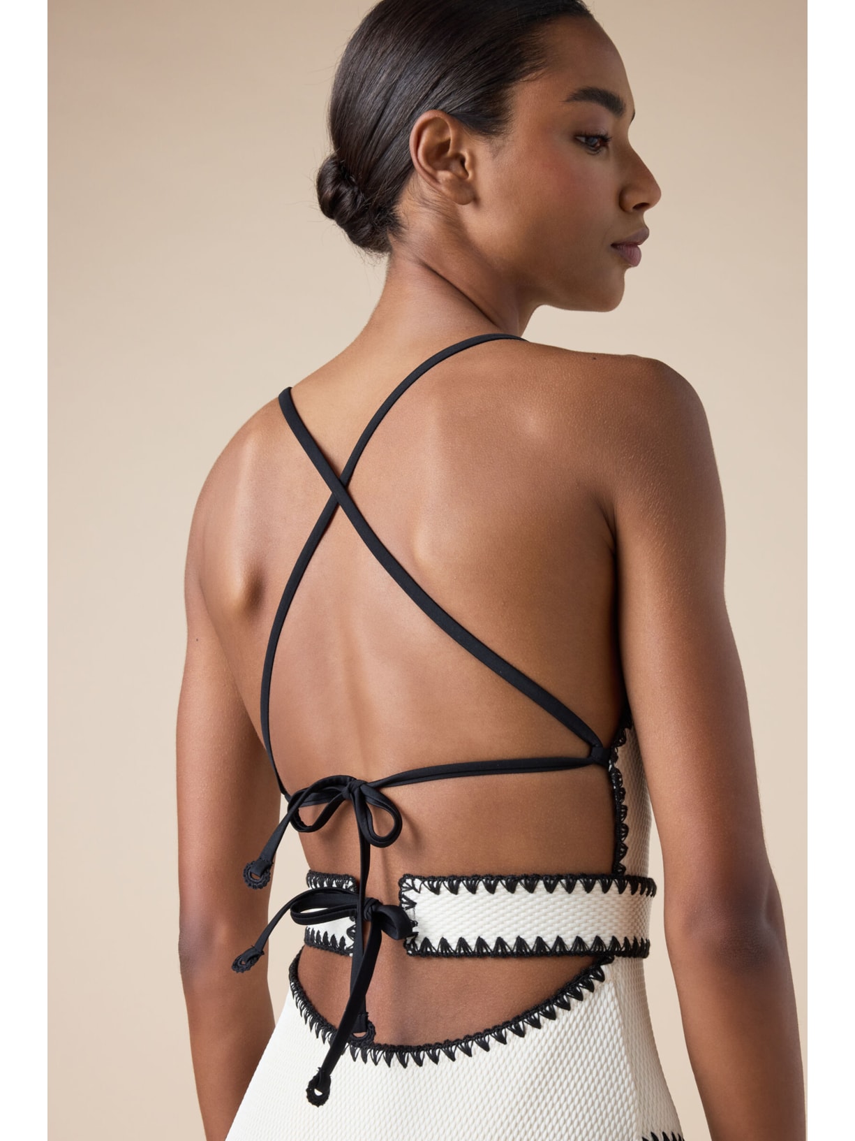 Maiô Bicolor Embroidery Off-White Calzedonia