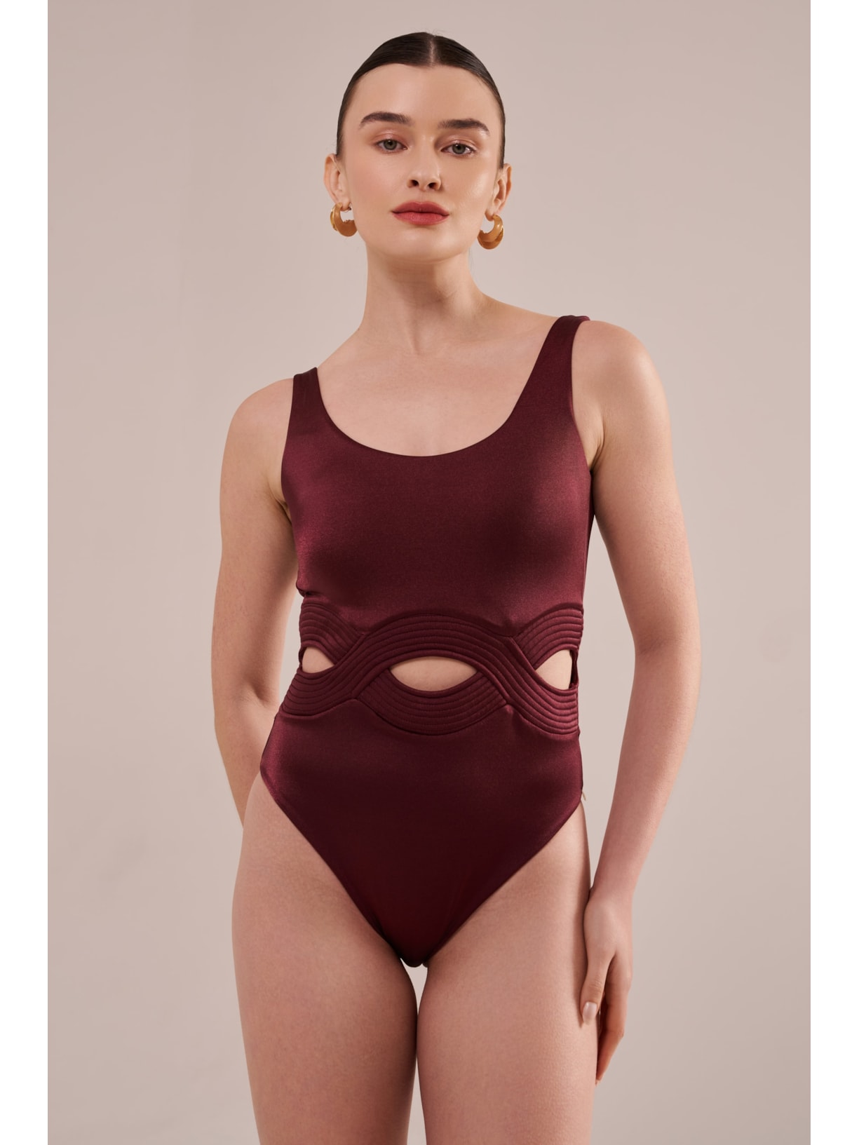 maiô com bojo e trançado de matelassê orla cabernet Suntime