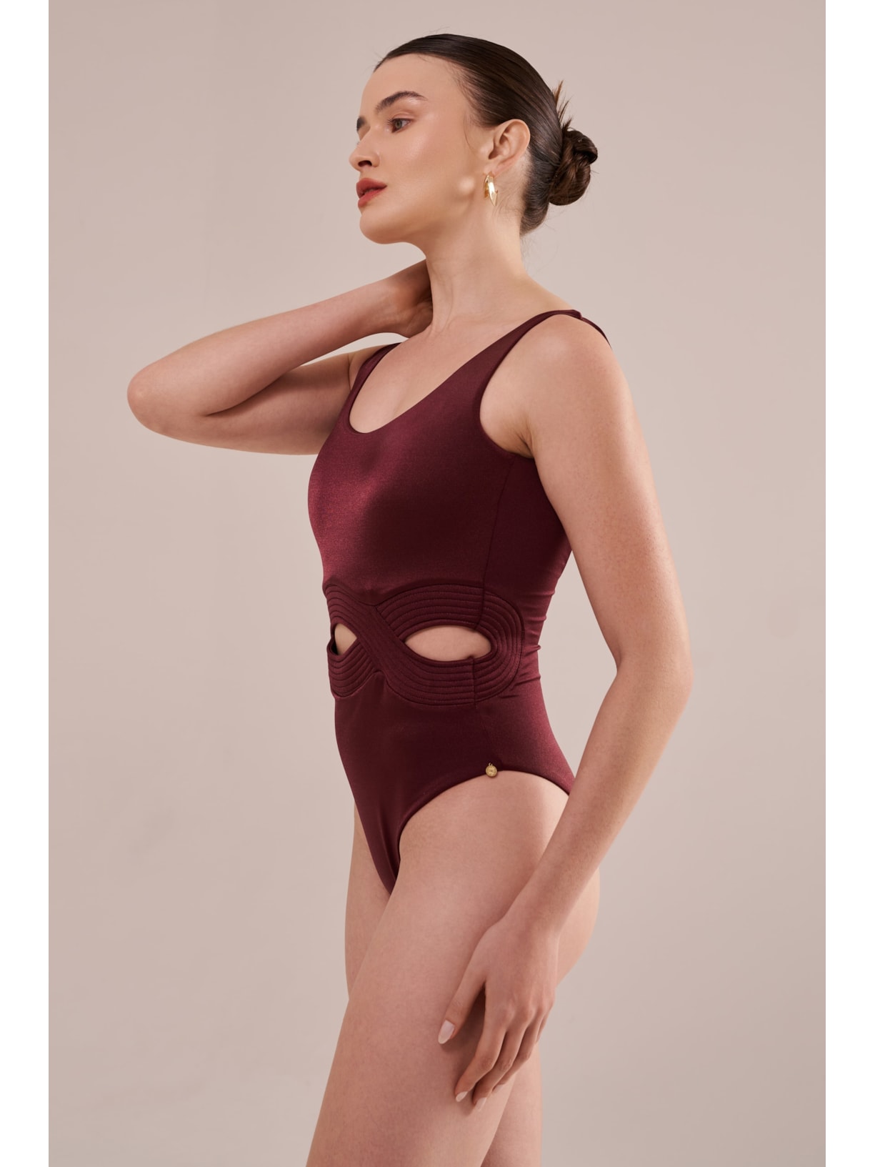 maiô com bojo e trançado de matelassê orla cabernet Suntime