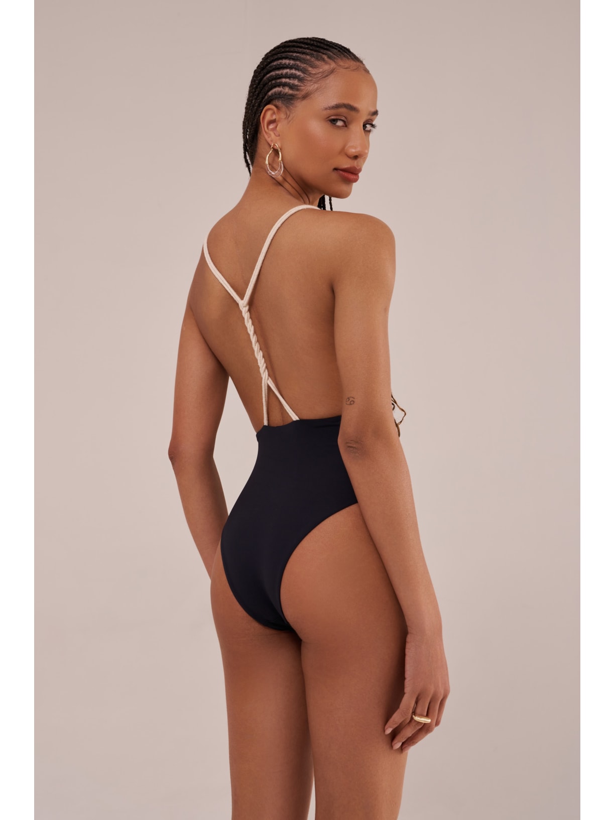 maiô com detalhe em corda cordel preto Suntime