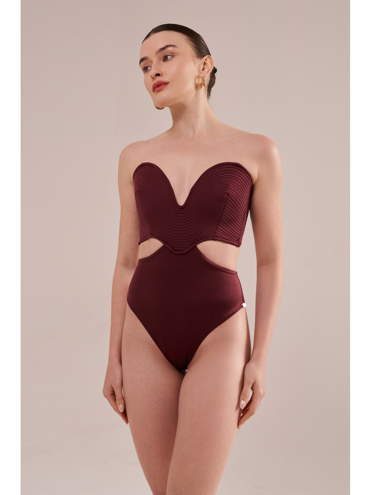 maiô strapless matelassê orla cabernet Suntime