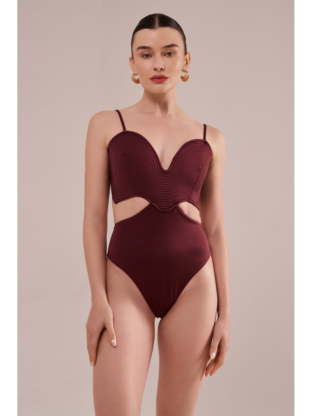 maiô strapless matelassê orla cabernet Suntime