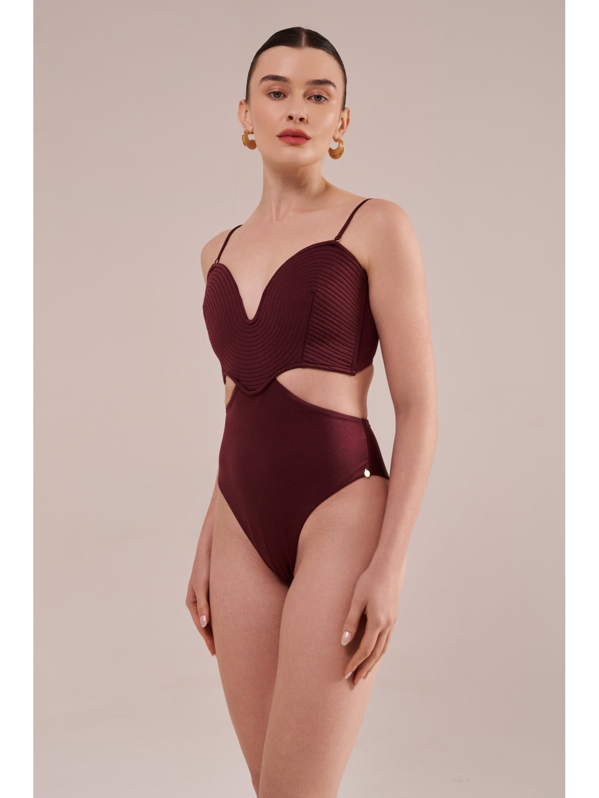 maiô strapless matelassê orla cabernet Suntime