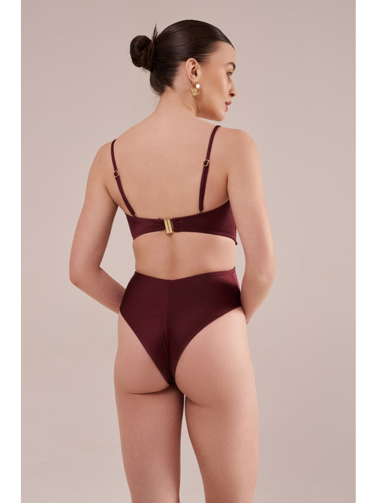 maiô strapless matelassê orla cabernet Suntime