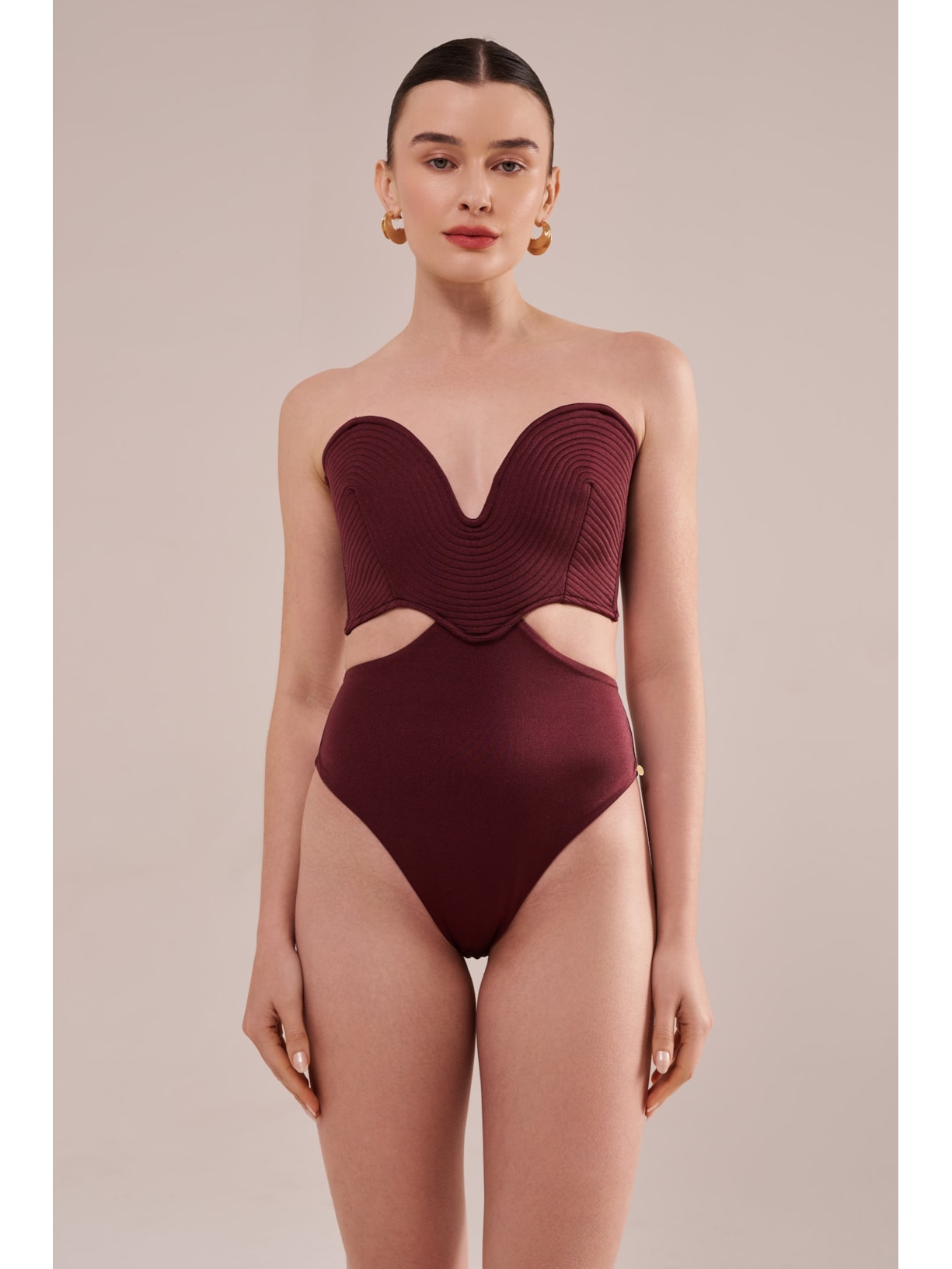 maiô strapless matelassê orla cabernet Suntime