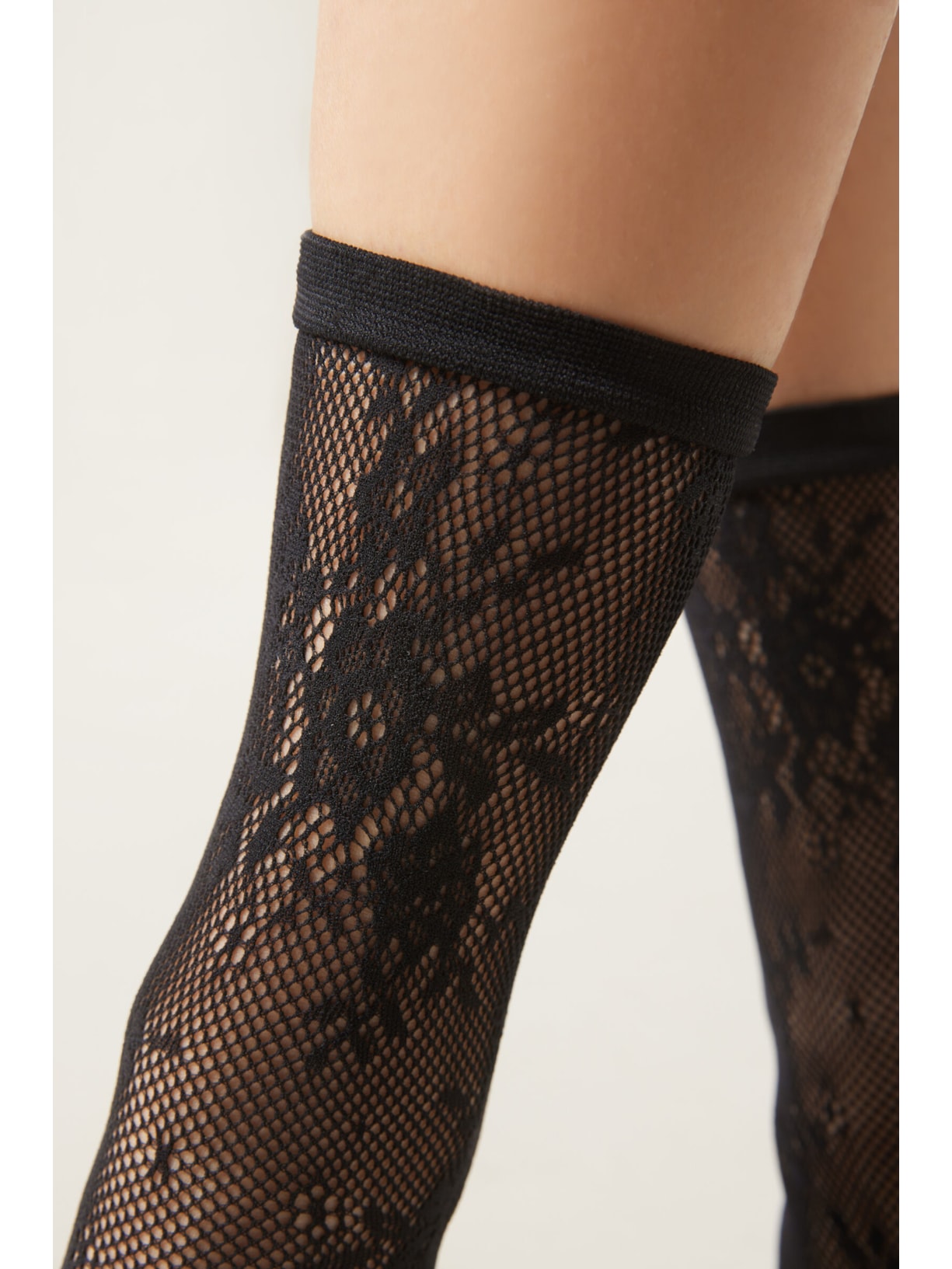 Meia Curta Arrastão Com Padrão Floral Preto Calzedonia