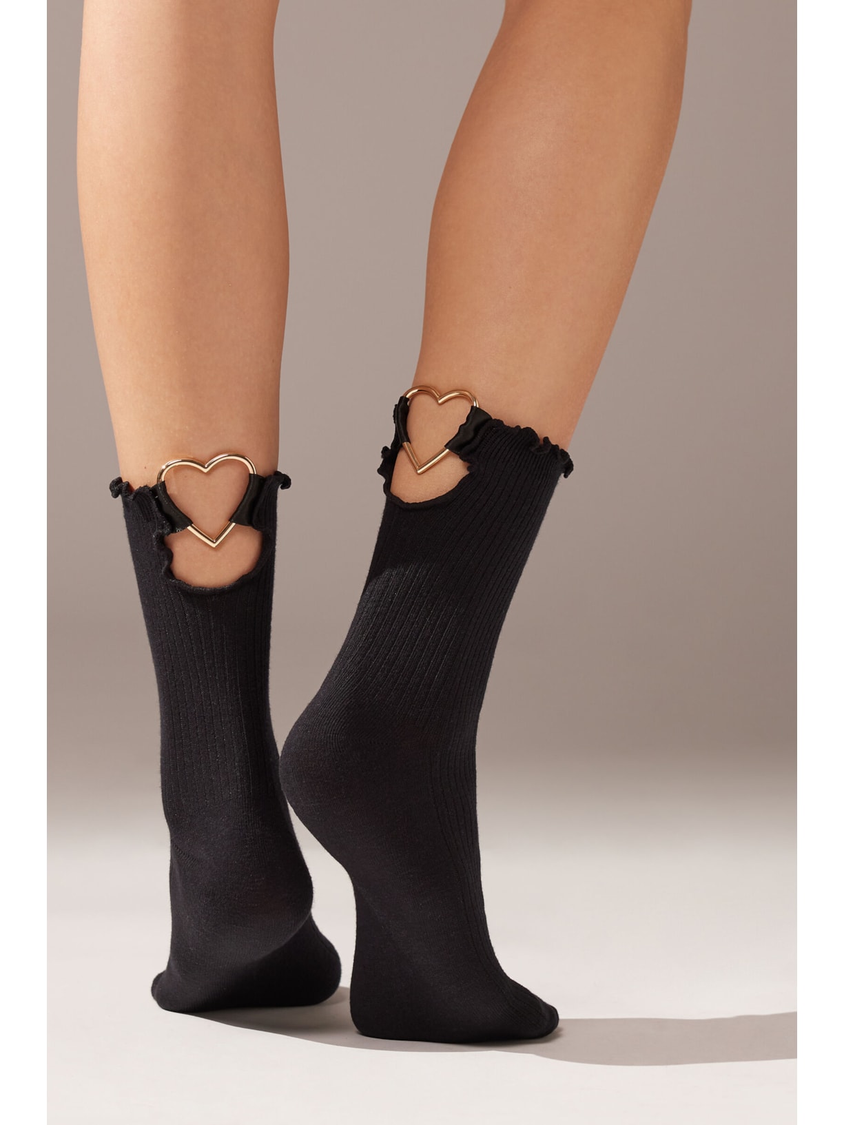 Meia Curta Com Berloque De Coração Preto Calzedonia
