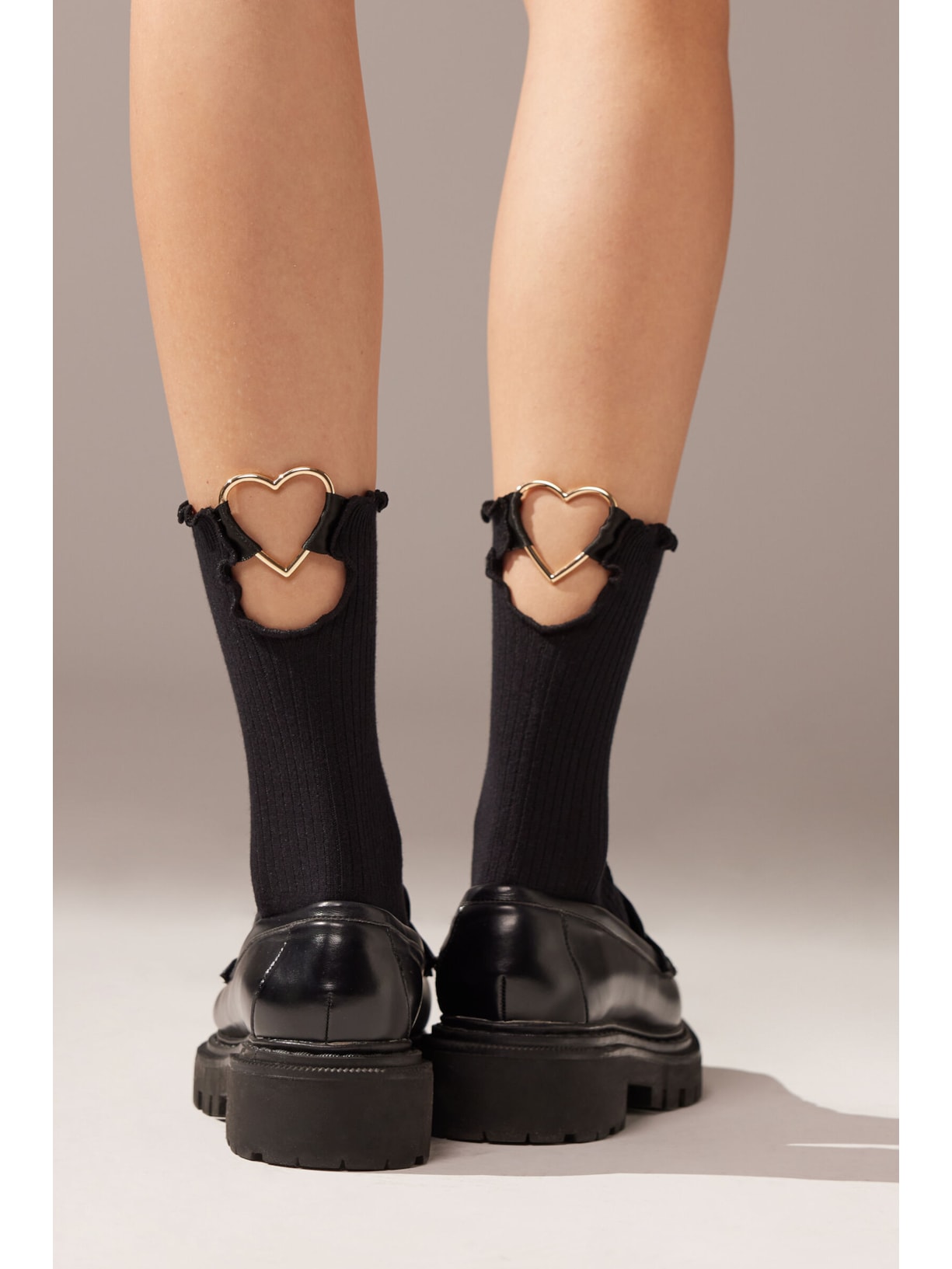 Meia Curta Com Berloque De Coração Preto Calzedonia