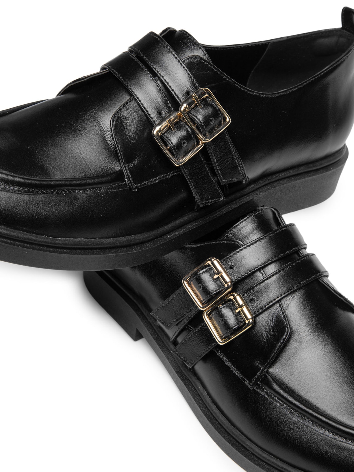 Mocassim Feminino Em Couro Fivelas Douradas Preto Basiq