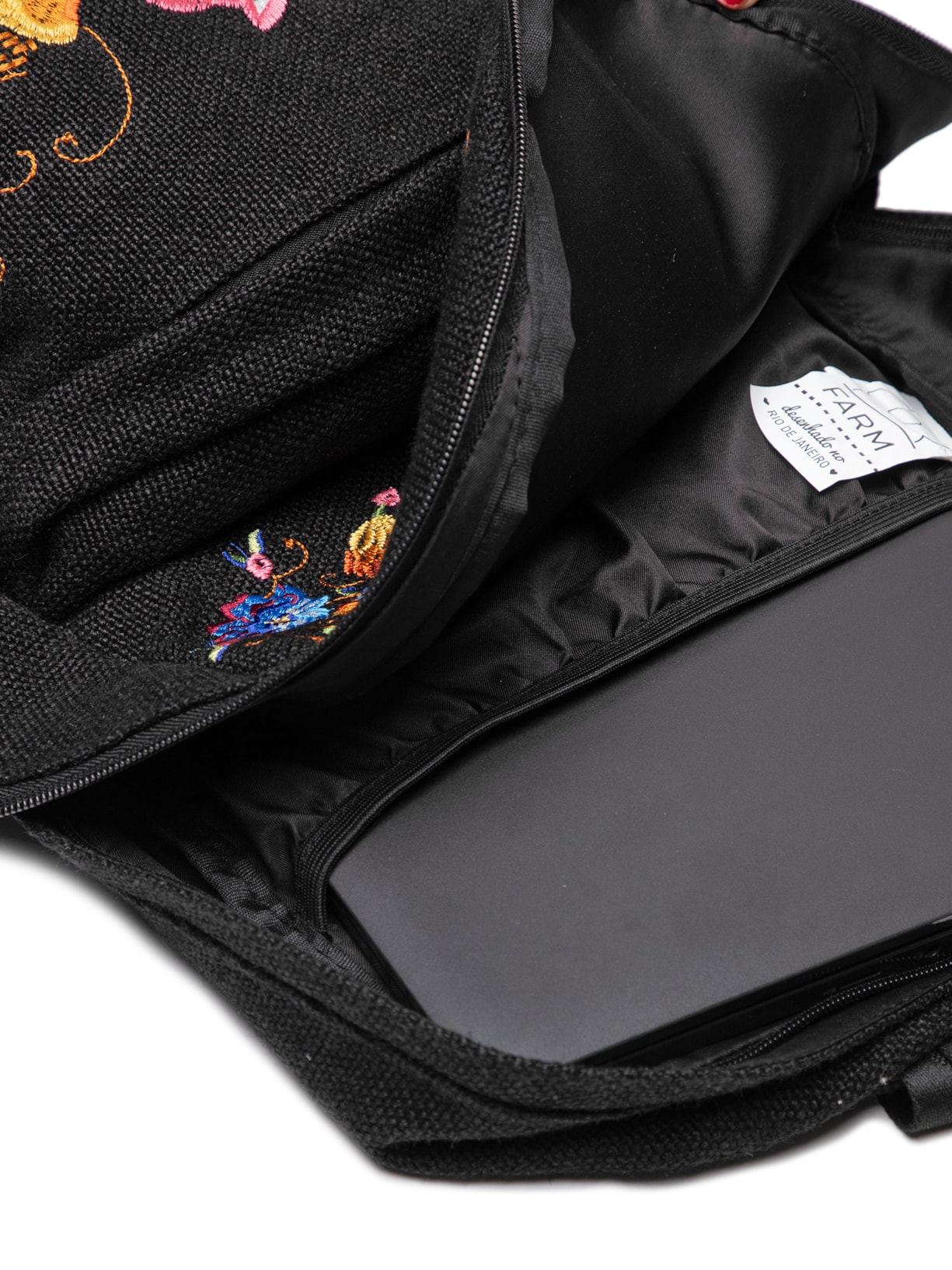 Mochila Feminina Xodó Fruta Bordada Artesanal Preto Farm Etc