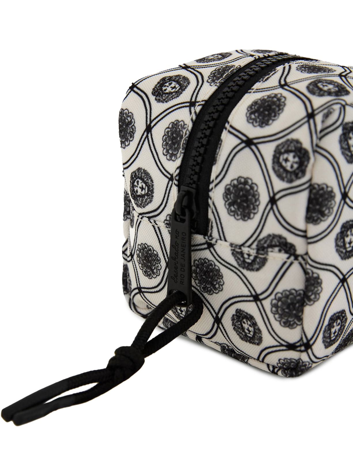 Necessaire Feminina Cacúla Padrão Leão Branco Farm Etc + Matte Leão