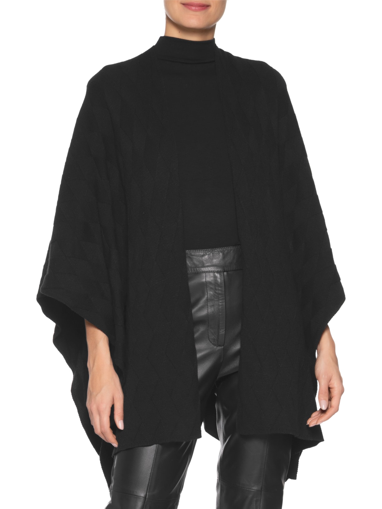 Poncho Feminino Jacque Preto Carol Bassi